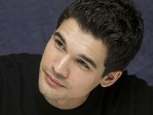 Steven Strait