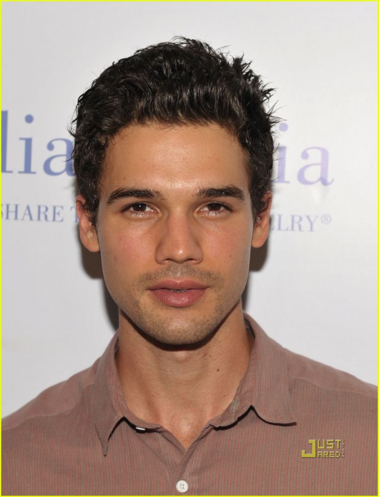 Steven Strait