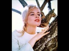 Sue Lyon photo