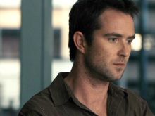 Sullivan Stapleton