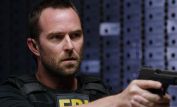 Sullivan Stapleton