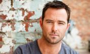 Sullivan Stapleton