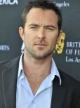 Sullivan Stapleton