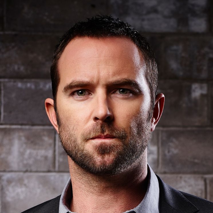 Sullivan Stapleton