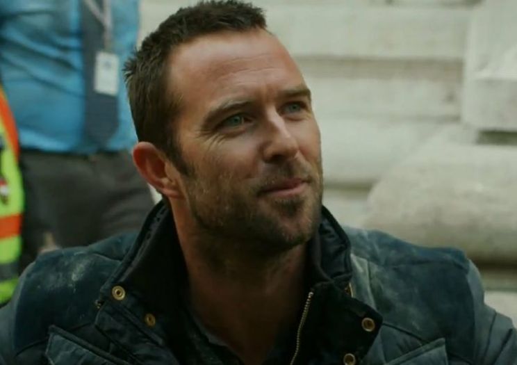 Sullivan Stapleton