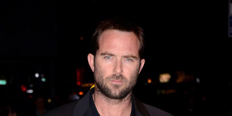 Sullivan Stapleton