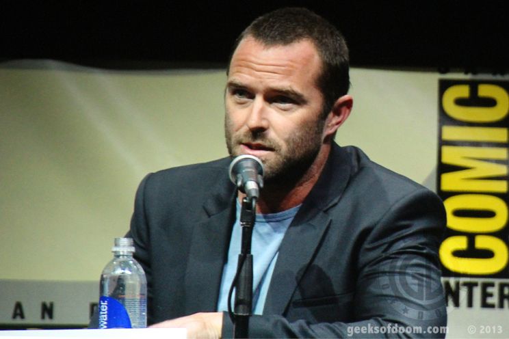 Sullivan Stapleton