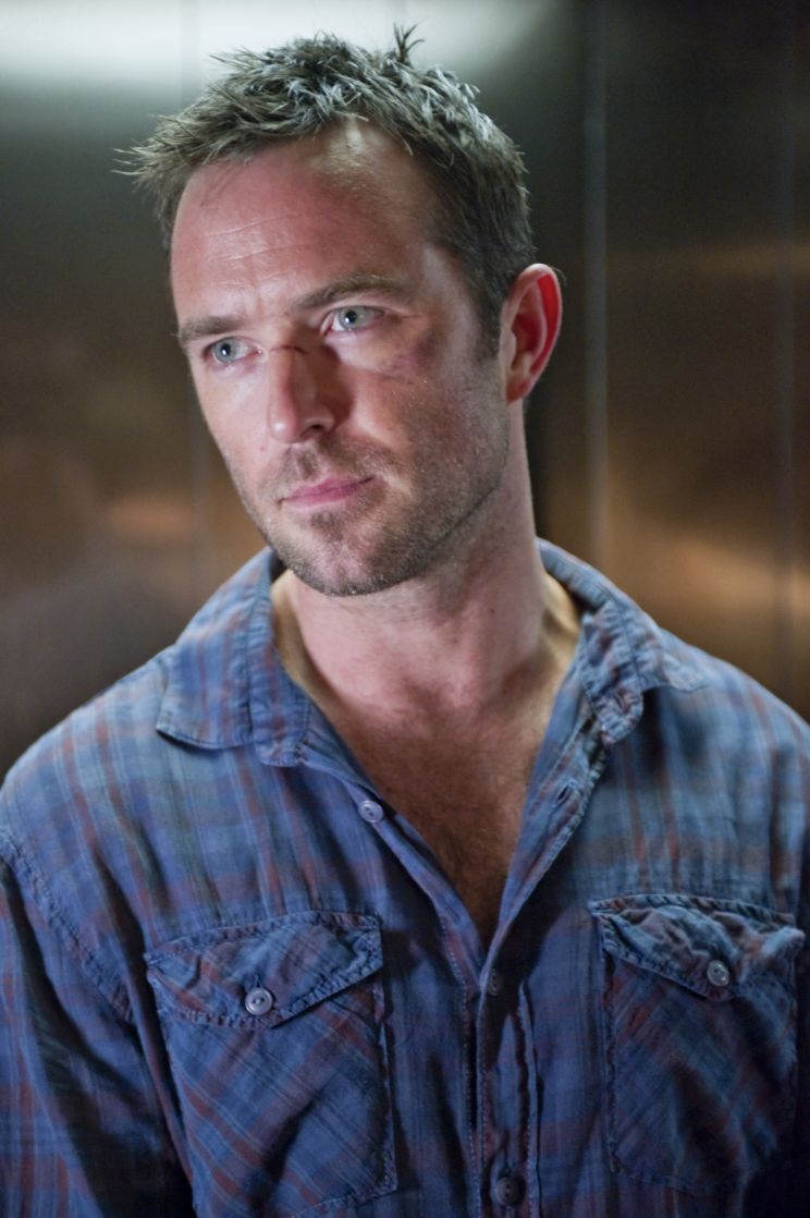 Sullivan Stapleton