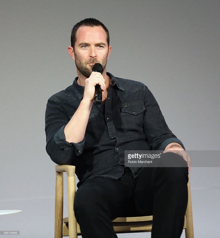 Sullivan Stapleton