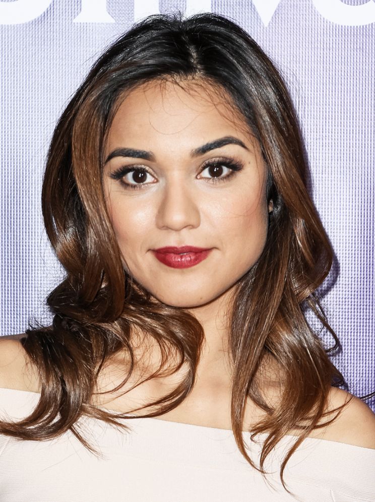 Pictures of Summer Bishil