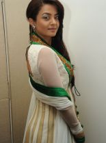 Surveen Chawla photo