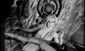 Suzanna Leigh