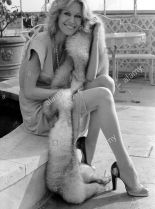 Suzanna Leigh