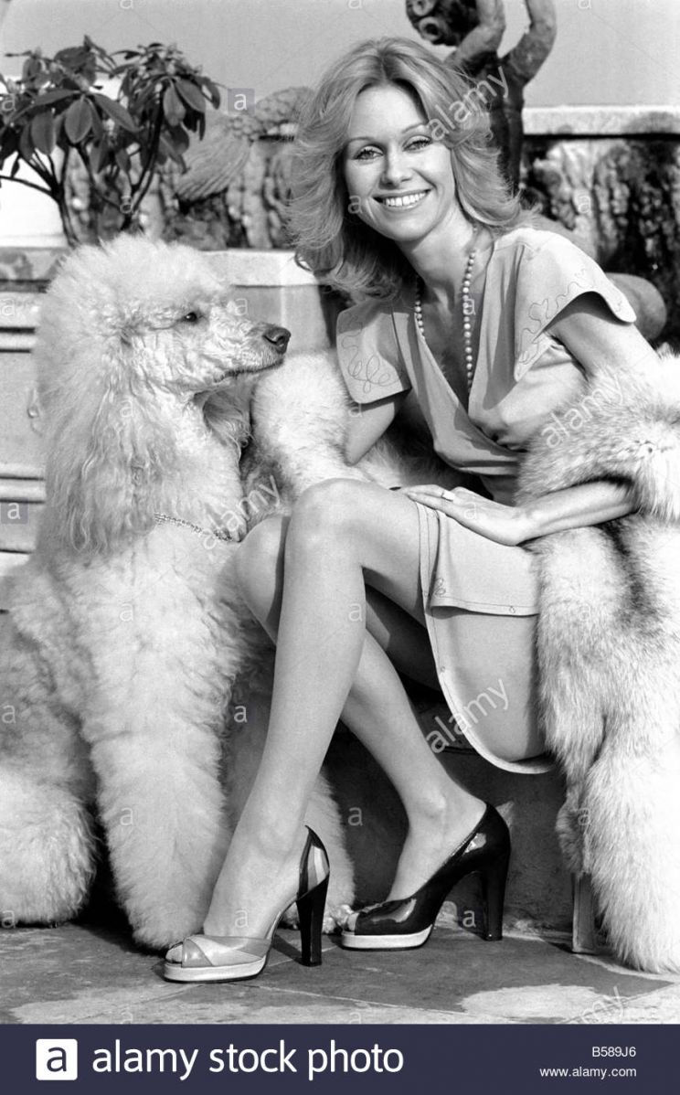 Suzanna Leigh