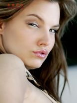 Suzie Carina photo