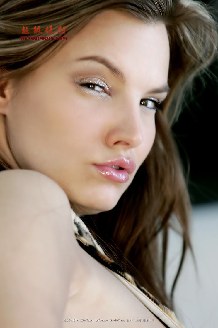 Suzie Carina