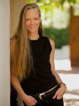 Suzy Amis