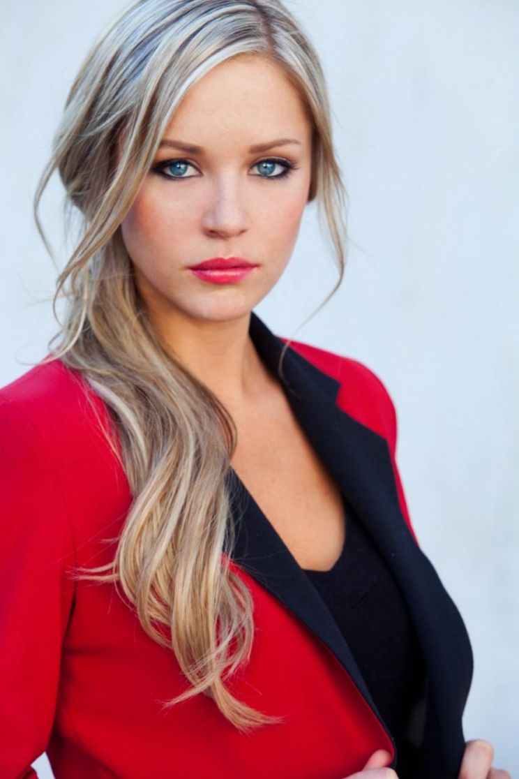 Tara Holt