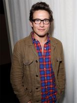 Taran Noah Smith #392638 picture (Portrait Medium)