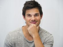 Taylor Lautner photo