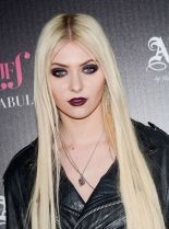 Taylor Momsen photo