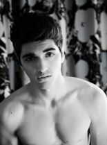 Taylor Zakhar photo