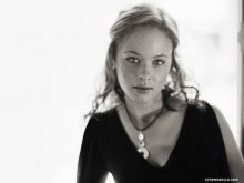 Thora Birch photo
