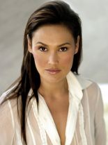 Tia Carrere