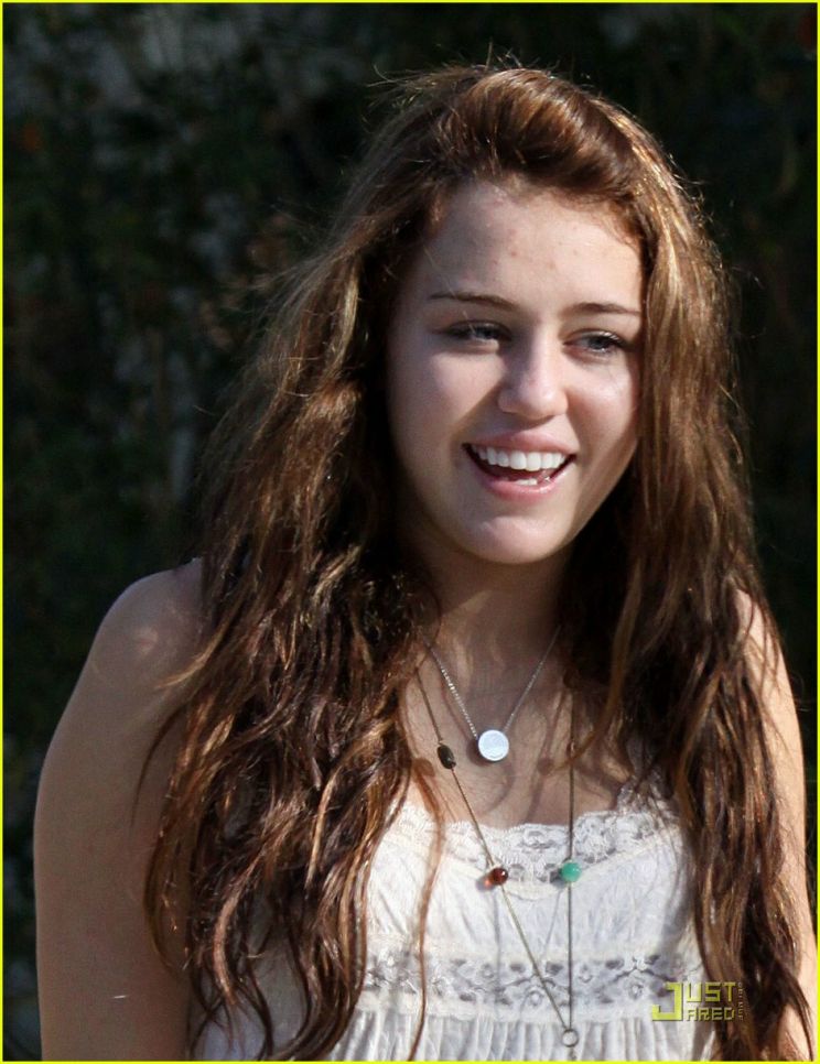 Tia Cyrus