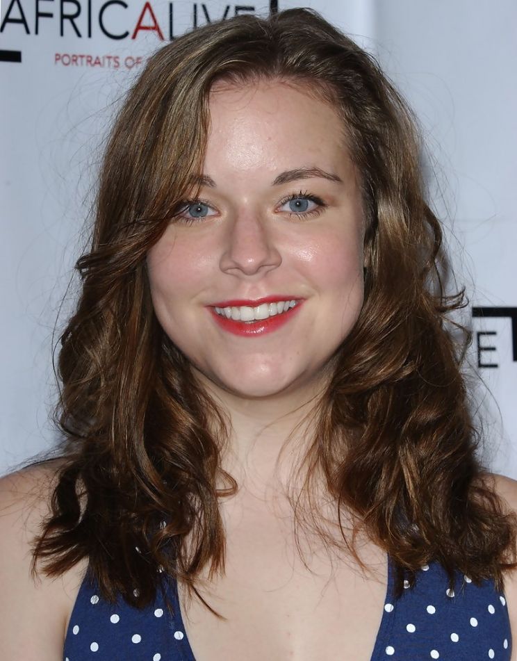 Tina Andrews