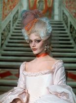 Tina Aumont photo