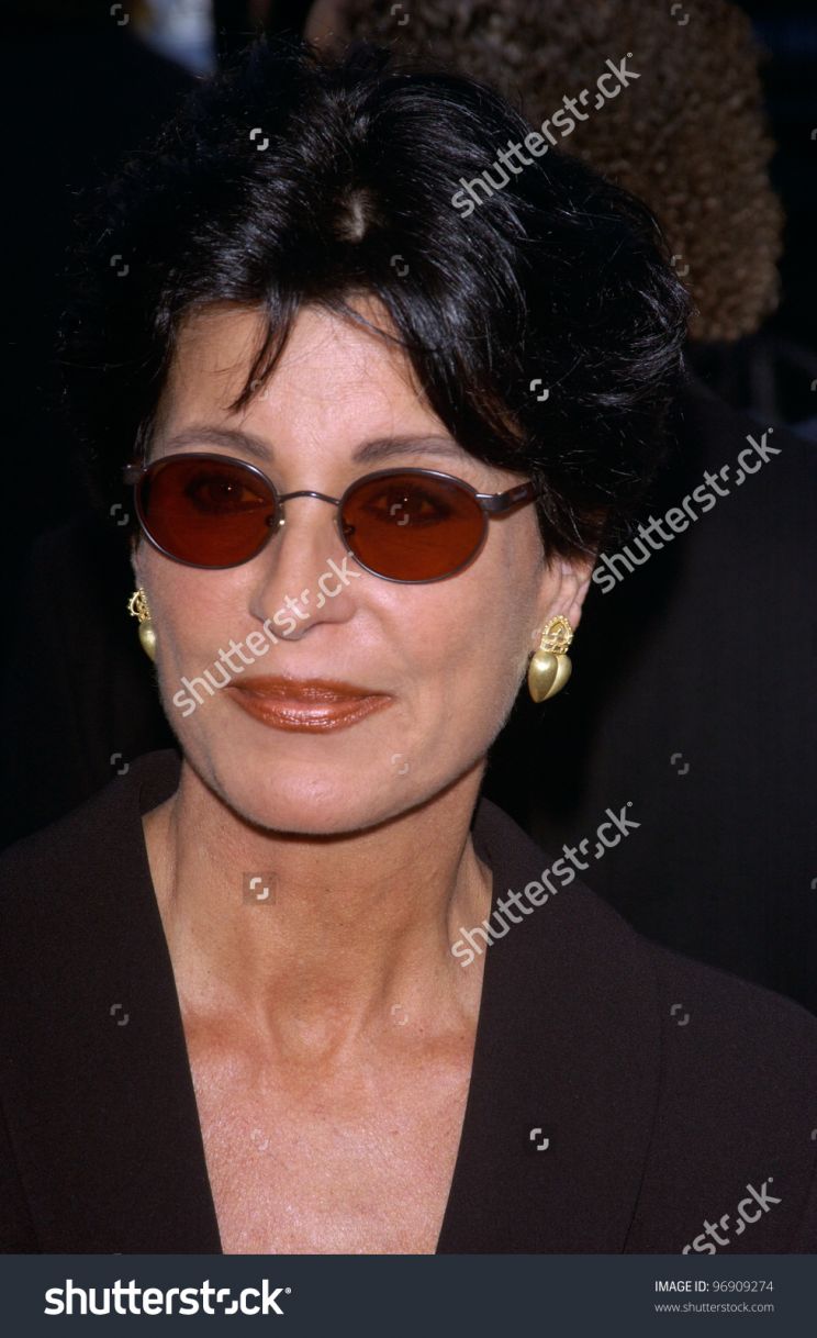 Tina Sinatra