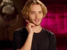 Toby Regbo