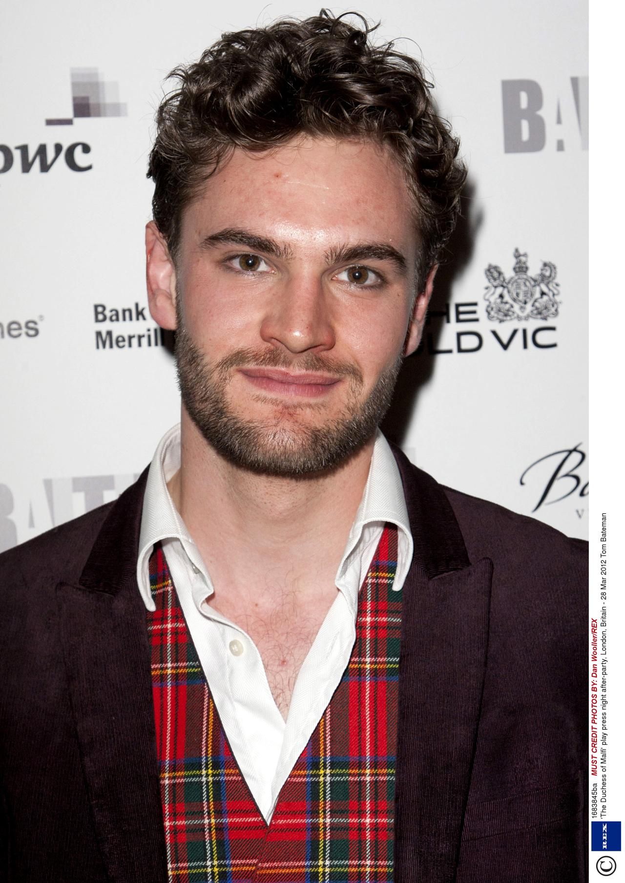 Tom Bateman. 