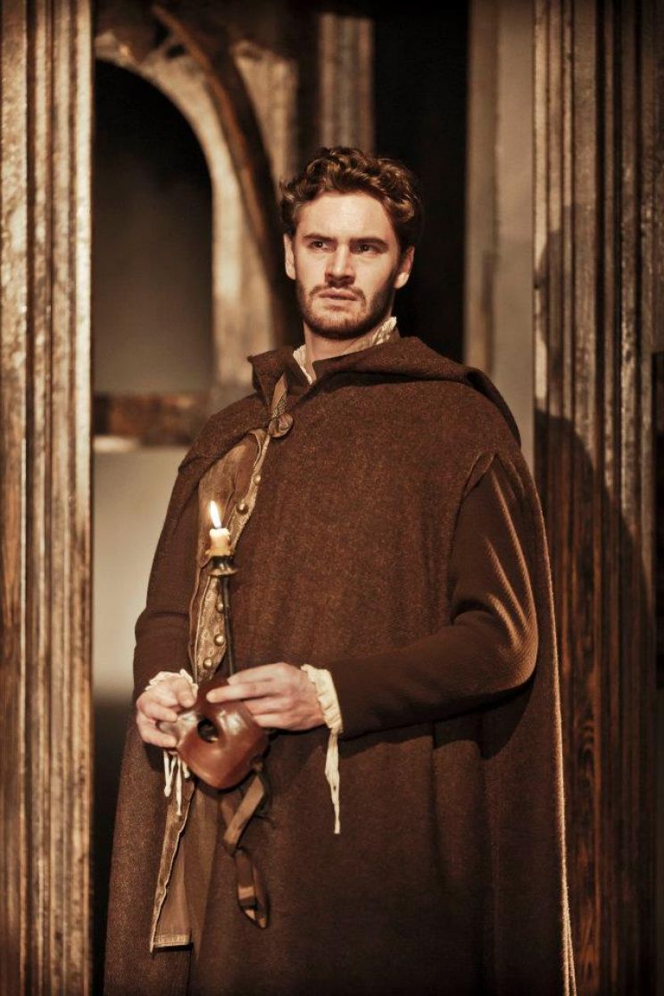 Pictures of Tom Bateman