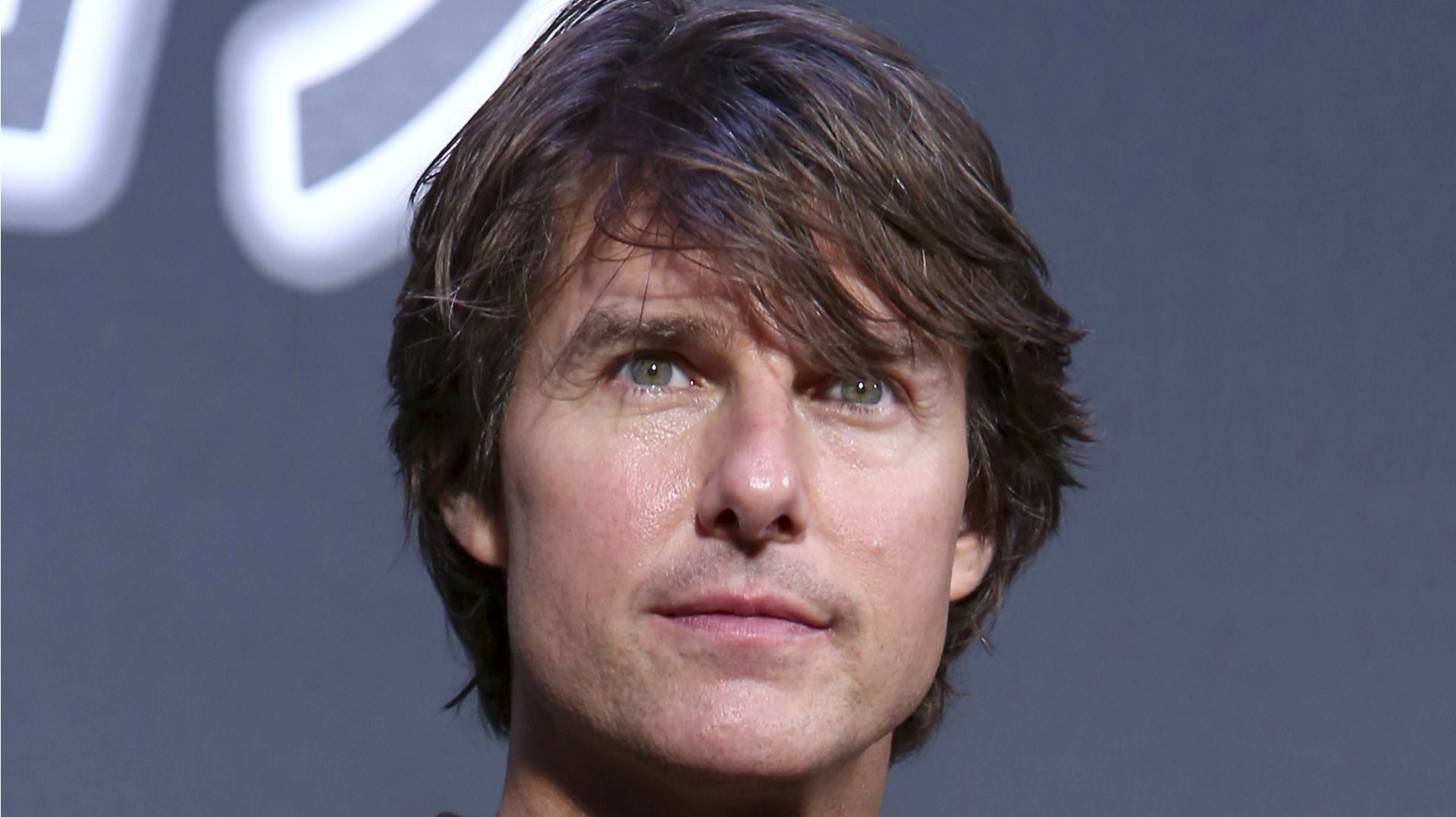 Том круз жизнь. Tom Cruise. Tom Cruise надменный. Том Круз с длинными волосами. Том Круз в молодости.