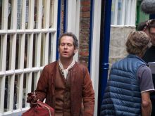 Tom Hollander