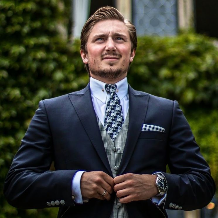 Tom London