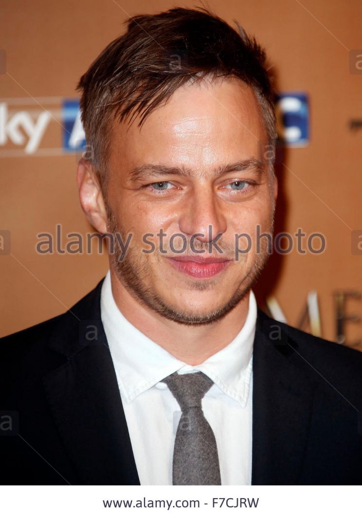 Tom London