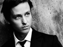 Tom Schilling #717200 picture (Landscape Medium)