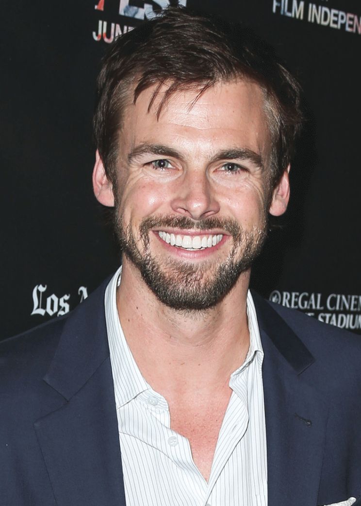 Tommy Dewey