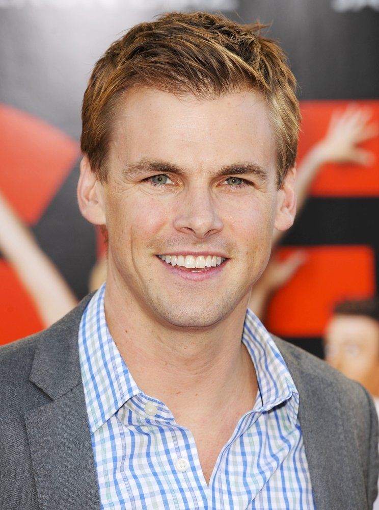 Tommy Dewey