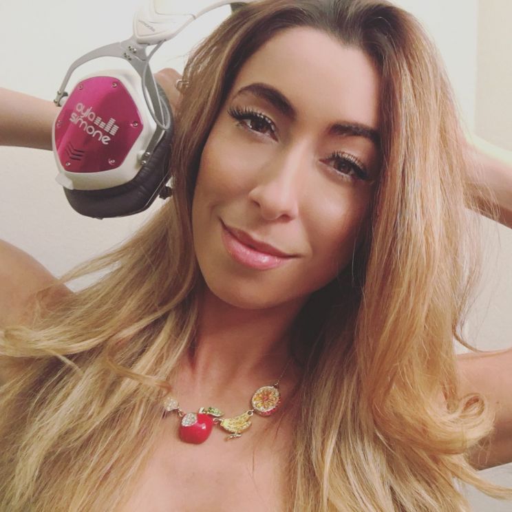 Tonia Nee