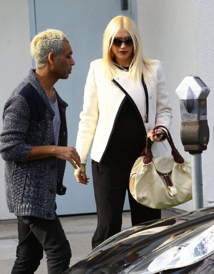 Pictures of Tony Kanal