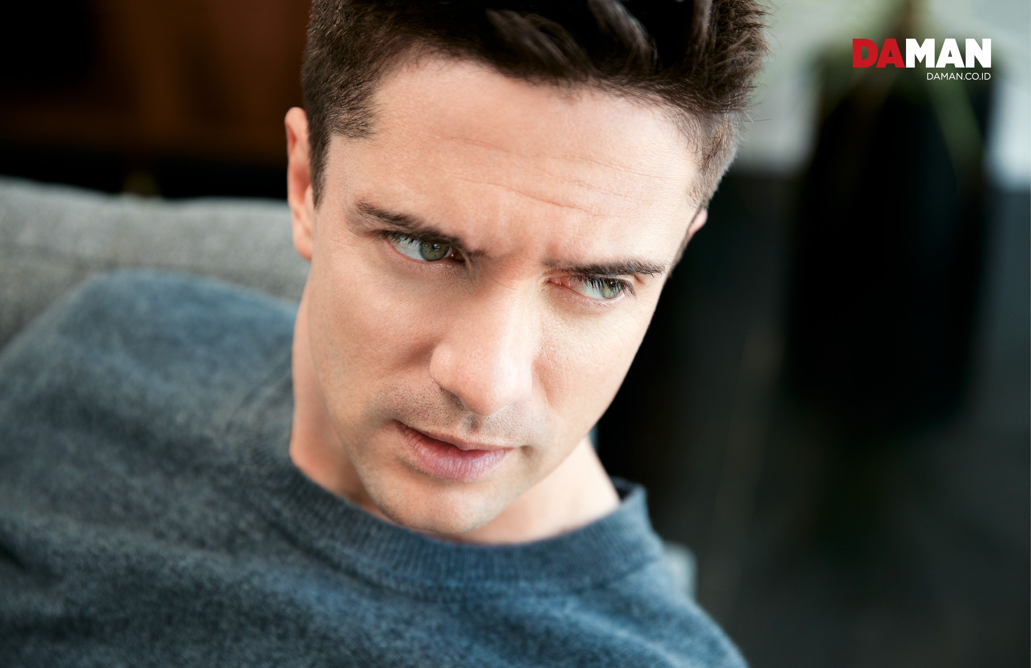 Тофер Данн актер. Topher Grace Magazine. Тофер Уэлш.