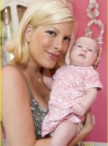 Tori Spelling photo