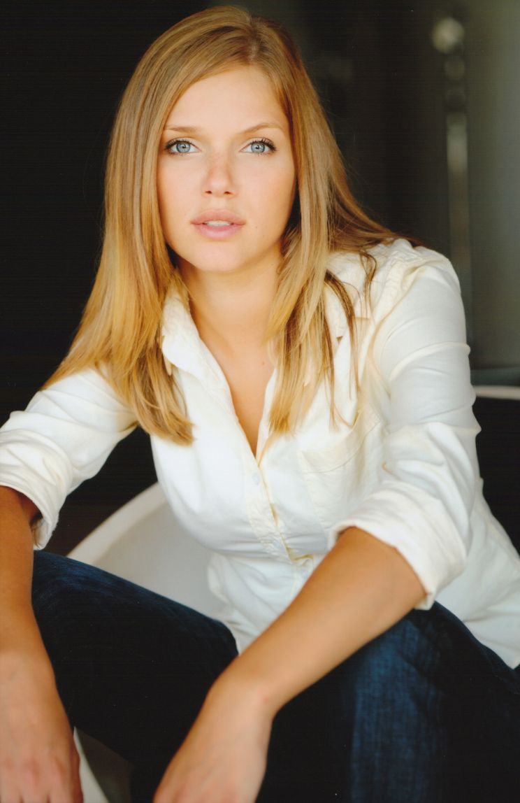 Tracy Spiridakos