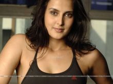 Tulip Joshi photo