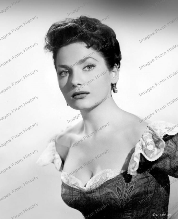 Valerie French