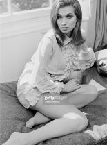 Valerie Leon photo